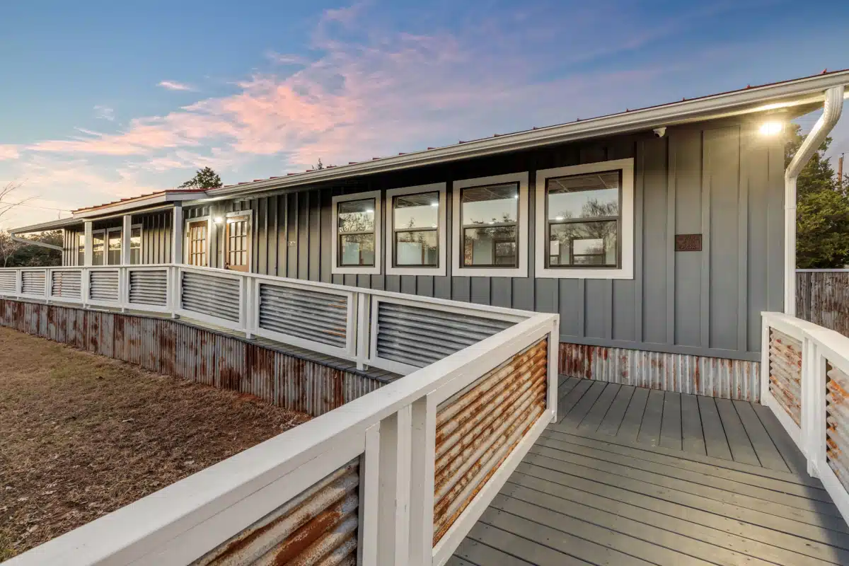 Renewal Lodge by Burning Tree - Thumbnail 4