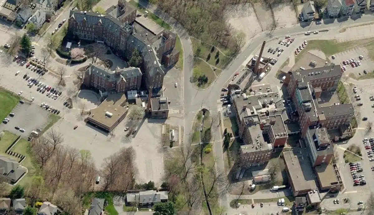 Roger Williams Medical Center - Thumbnail 3