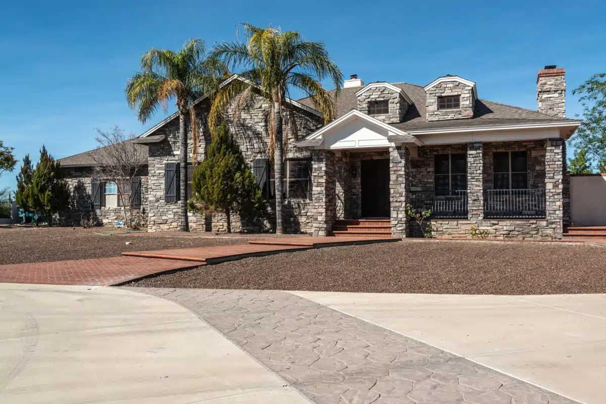 Sobermans Estate - Thumbnail 3